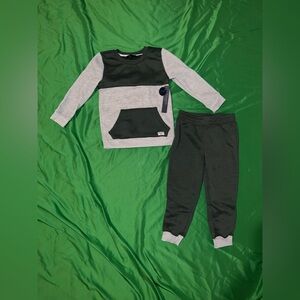 Tahari Boys' Green Sweatshirt and Sweatpants 3T